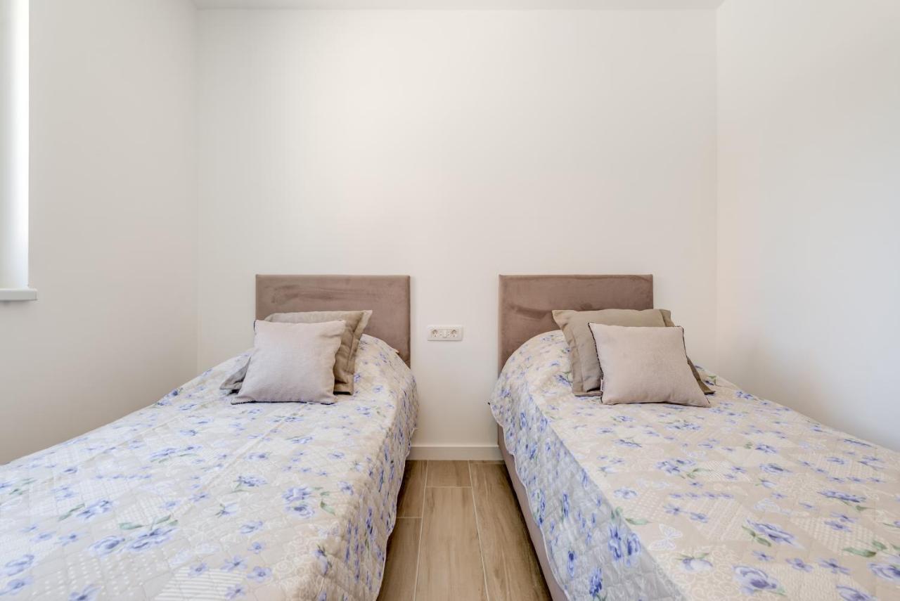 New, Private Heated Swimming Pool, Free Parking, Trogir Centar Lägenhet Exteriör bild