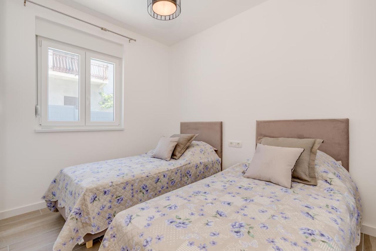 New, Private Heated Swimming Pool, Free Parking, Trogir Centar Lägenhet Exteriör bild