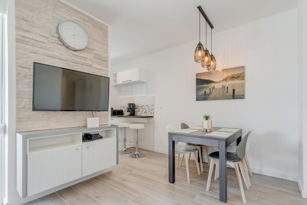 New, Private Heated Swimming Pool, Free Parking, Trogir Centar Lägenhet Exteriör bild