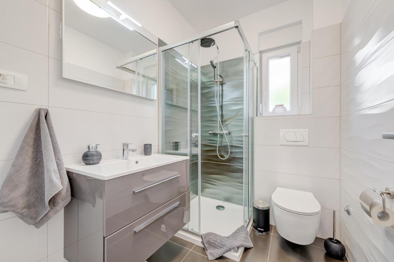 New, Private Heated Swimming Pool, Free Parking, Trogir Centar Lägenhet Exteriör bild